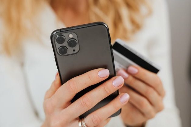 41% of Canadians have purchased products online via smartphones and voice assistants in the last year | DMX Marketing Experts 41% of Canadians have purchased products online via smartphones and voice assistants in the last year | DMX Marketing Experts