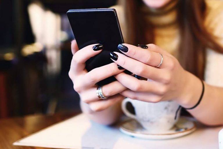 When it comes to video content on social media, remember to use captions | DMX Marketing Experts When it comes to video content on social media, remember to use captions | DMX Marketing Experts