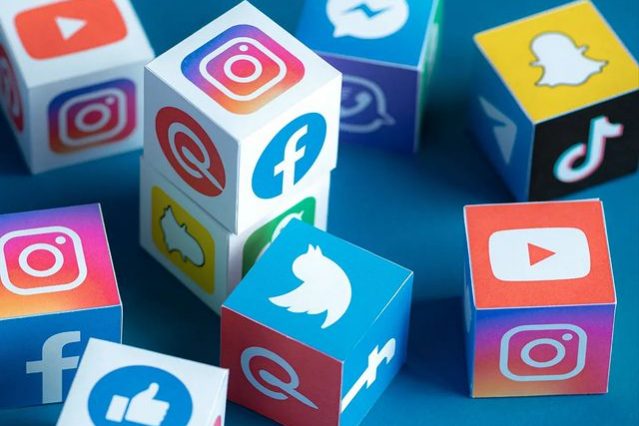 Cross-posting on Social Media